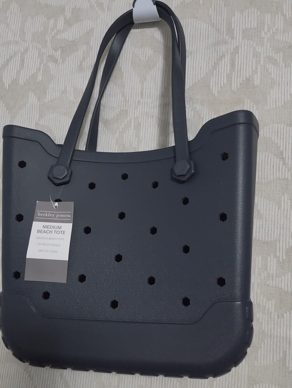 NWT Berkley Jensen Beach Tote Bag, Rubber, Waterproof, Tip Proof Design, Medium - Picture 1 of 8